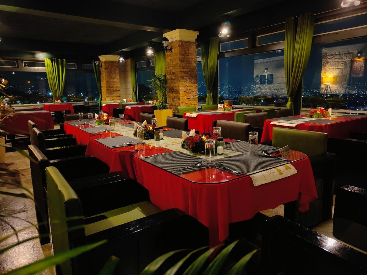 Hotel Acropolis Shillong Bagian luar foto