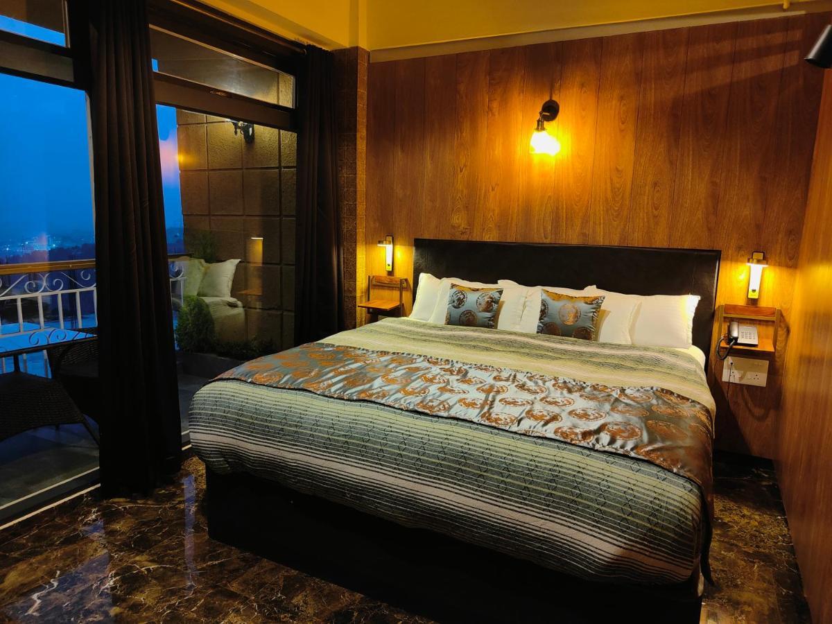 Hotel Acropolis Shillong Bagian luar foto