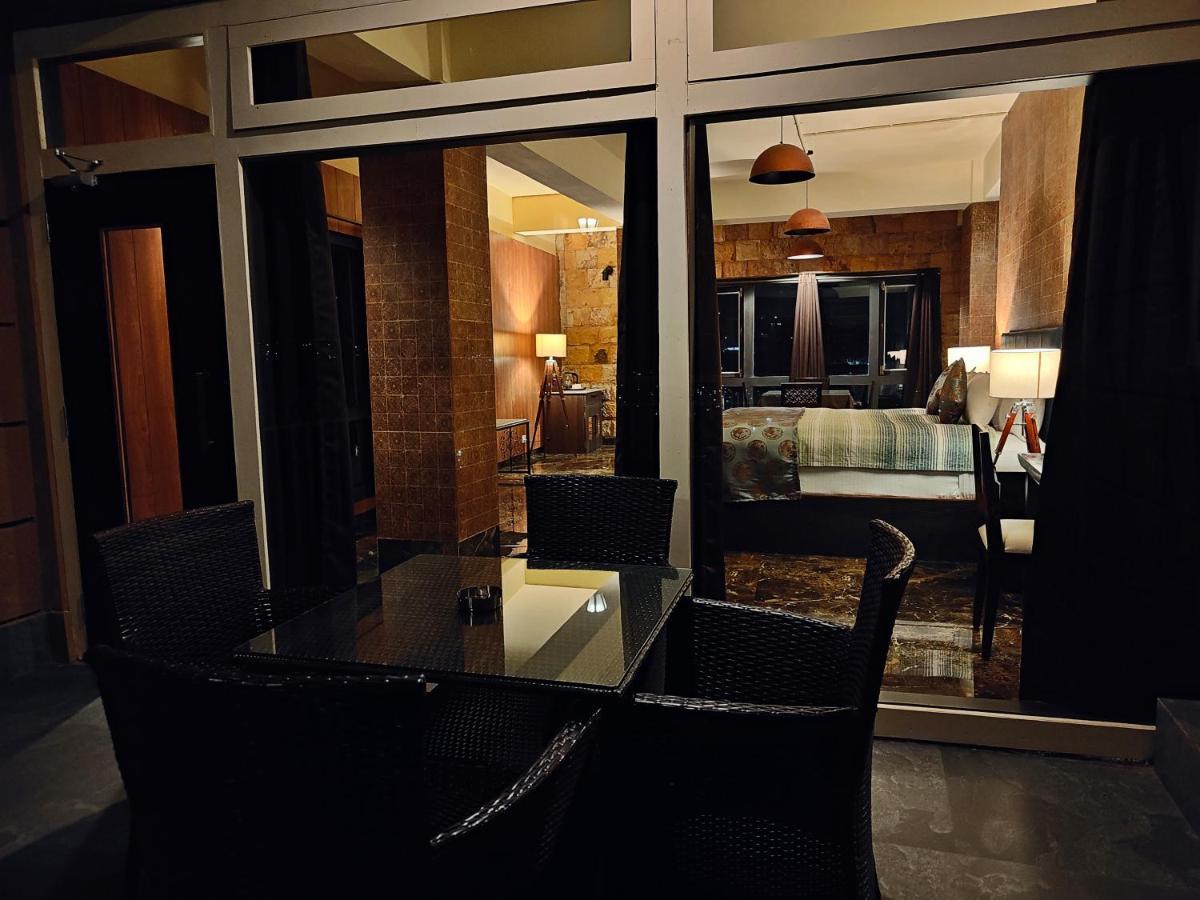Hotel Acropolis Shillong Bagian luar foto