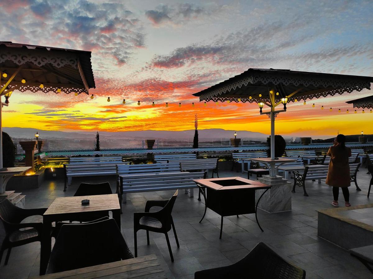 Hotel Acropolis Shillong Bagian luar foto