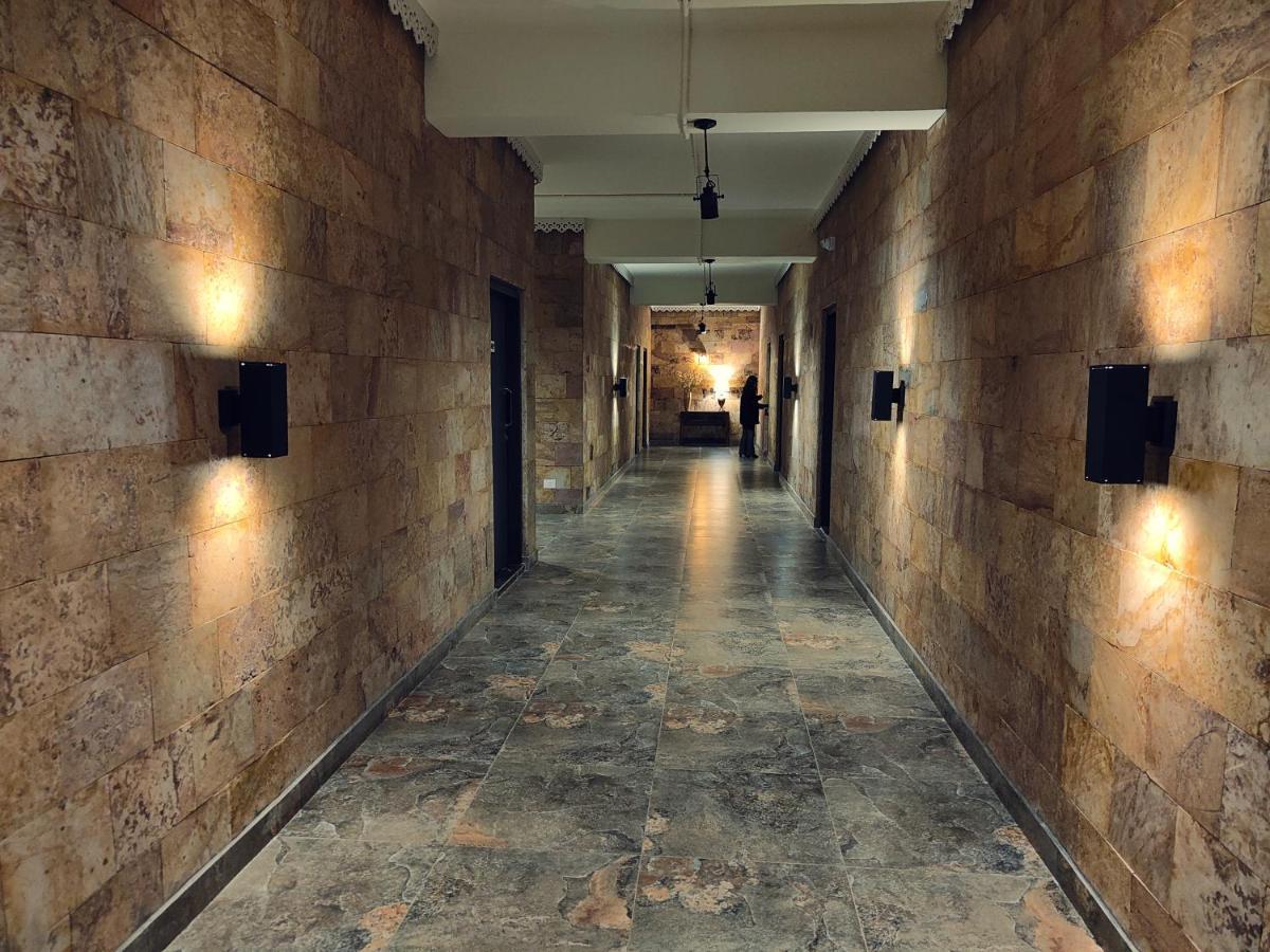 Hotel Acropolis Shillong Bagian luar foto