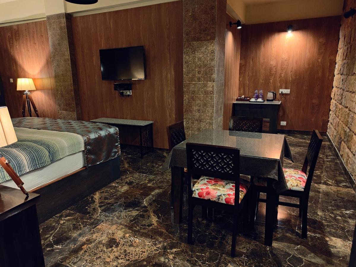 Hotel Acropolis Shillong Bagian luar foto