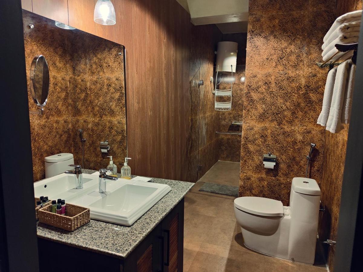 Hotel Acropolis Shillong Bagian luar foto