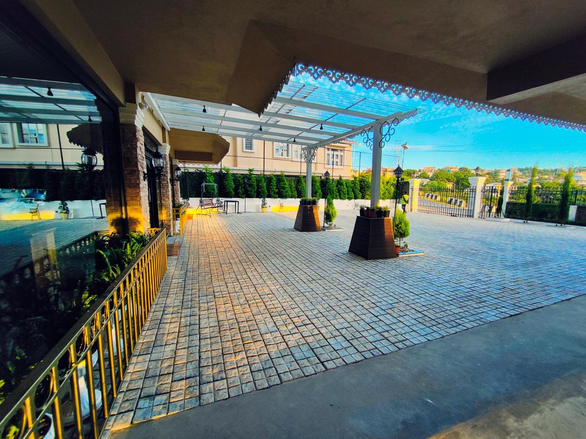 Hotel Acropolis Shillong Bagian luar foto