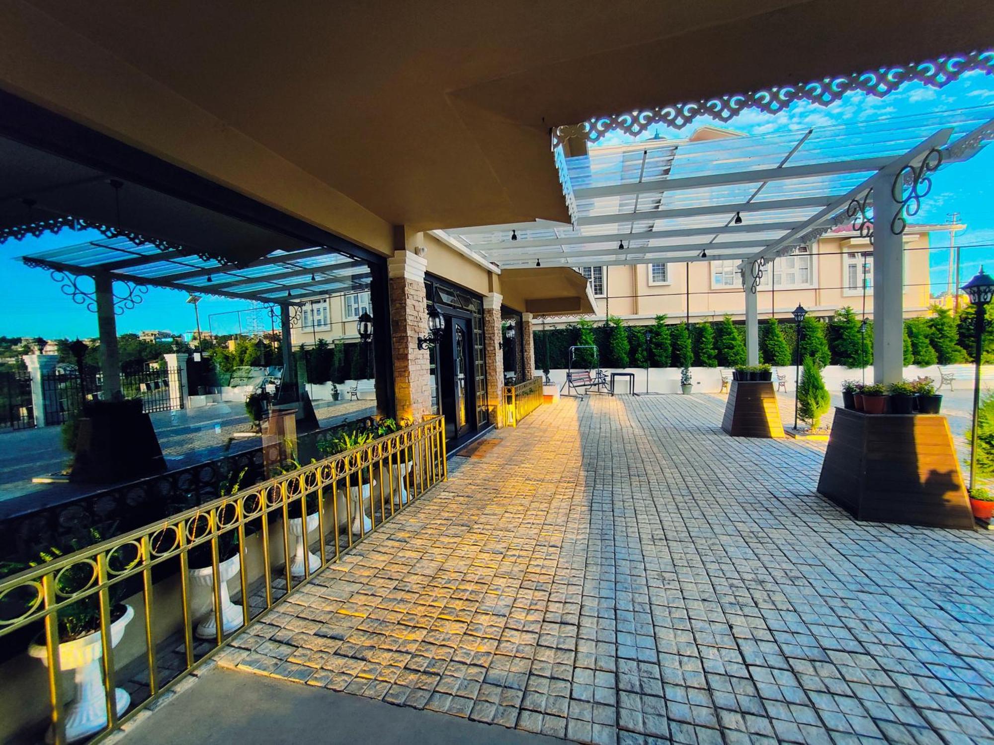 Hotel Acropolis Shillong Bagian luar foto