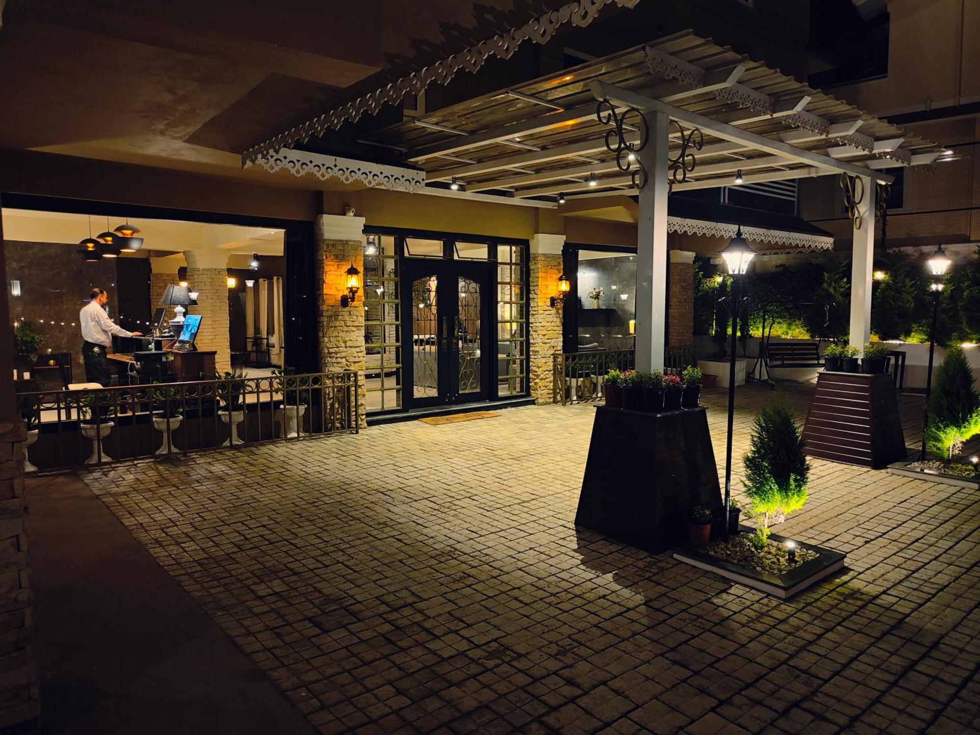 Hotel Acropolis Shillong Bagian luar foto