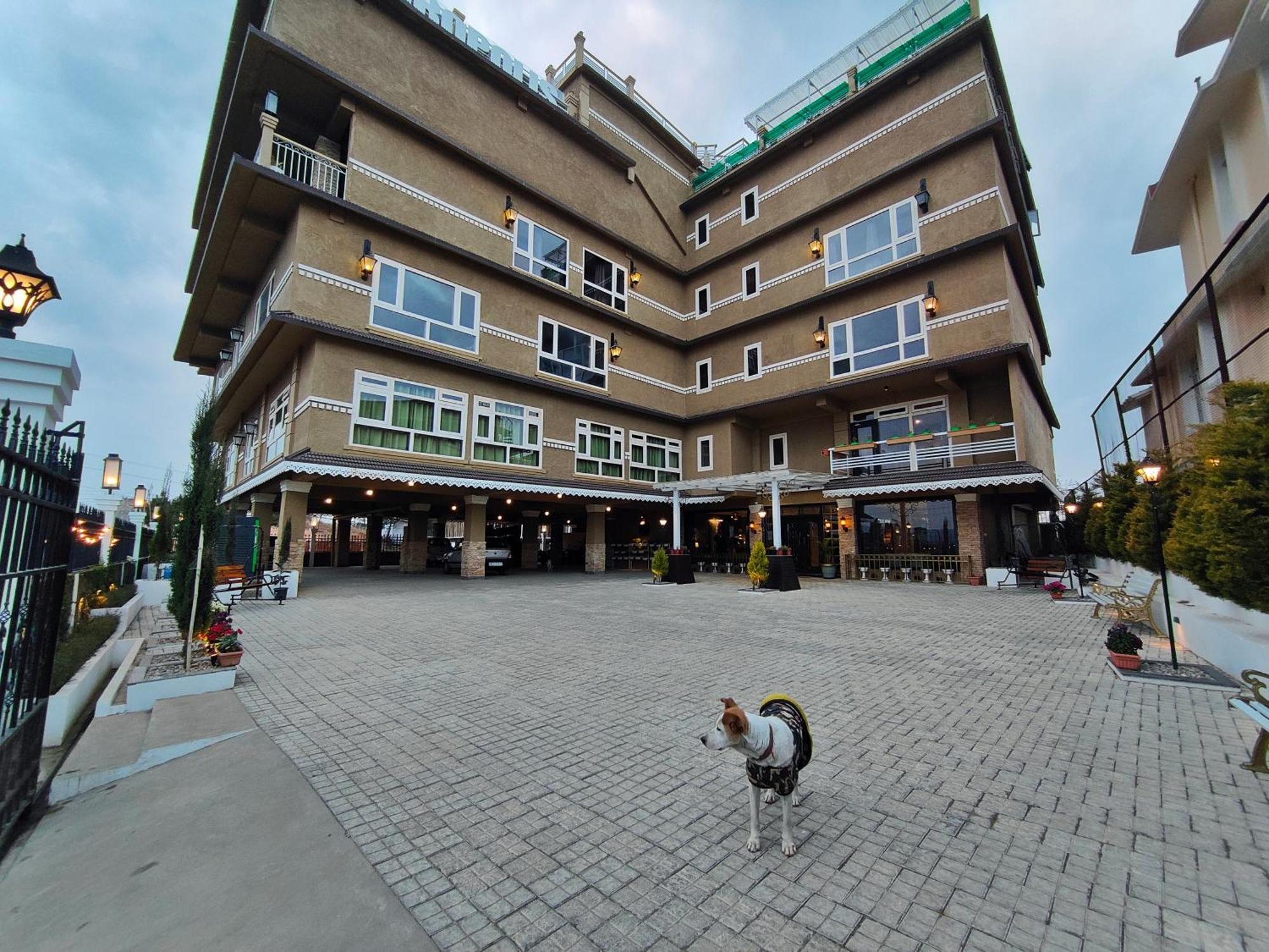 Hotel Acropolis Shillong Bagian luar foto